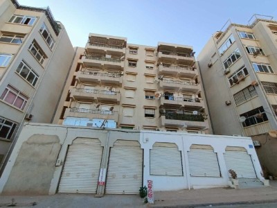 بيع شقة 5 غرف وهران وهران