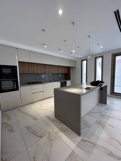 بيع شقة 4 غرف وهران وهران