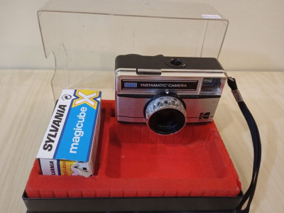Vintage appareils photos argentique Kodak INSTAMATIC 277X dans sa boite avec flash 