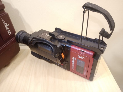 Camera  JVC VHSC CB-P1U avec valise, la même utilisé dans le film mythique "Retour vers le futur