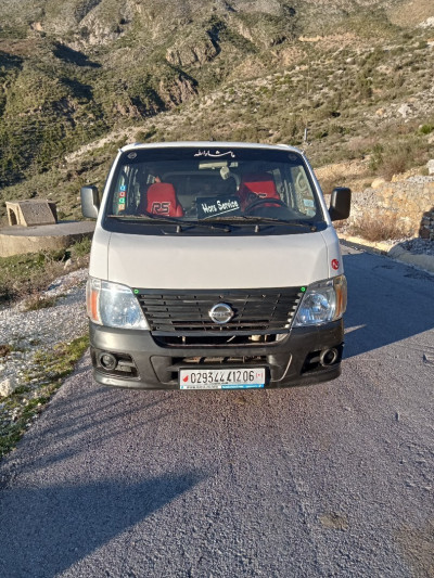 bus-nissan-urvan-2012-souk-el-thenine-bejaia-algerie