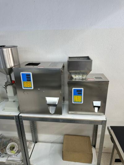 Remplisseuse poudre granule semi-automatique 5 kg.