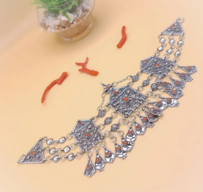 colliers-pendentifls-jbin-kabyle-berbere-baba-hassen-alger-algerie