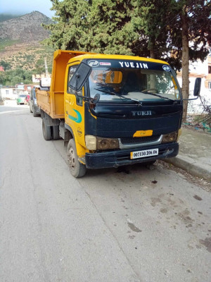 camion-yuejin-2490-kg-2006-bejaia-algerie