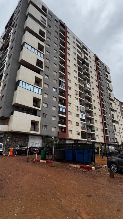 كراء شقة 3 غرف وهران بئر الجير