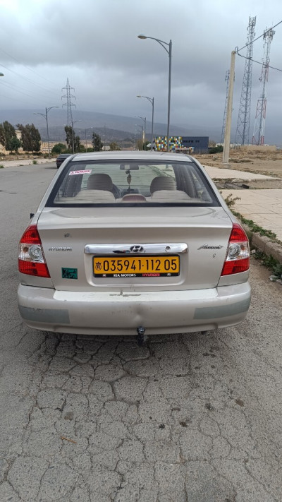 voitures-hyundai-accent-2012-gle-batna-algerie