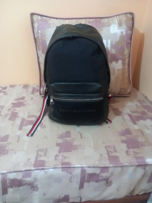 حقيبة-ظهر-للرجال-sac-a-dos-tommy-hilfiger-original-براقي-الجزائر