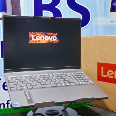 Lenovo ideapad slim 3i i5-13420H / 16 Go DDR5 / 512 Go SSD / Écran 15.3" WUXGA