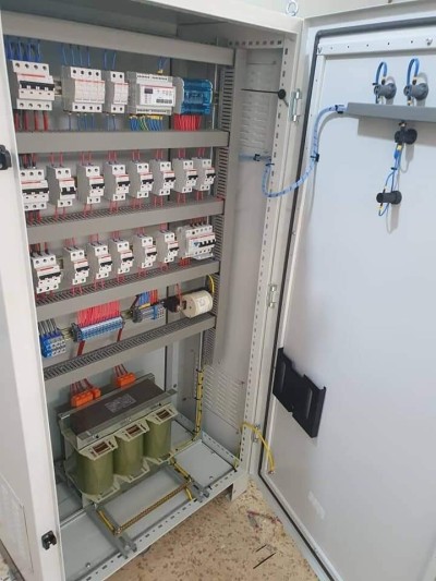 Armoire électrique pour bloc opératoire 