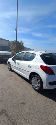 voitures-peugeot-207-2012-souidania-alger-algerie