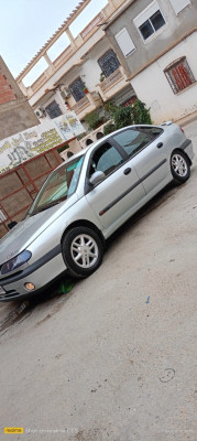 voitures-renault-laguna-2000-dedicace-ain-azel-setif-algerie