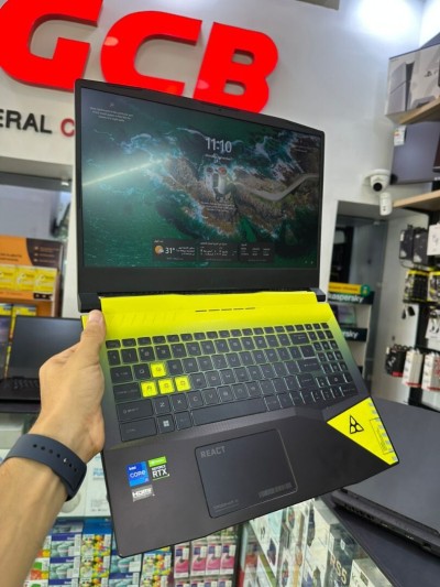 MSI CROSSHAIR 15 i7-12700H 24 Mo de cache 'à 4,70 GHz RAM 16GB 512GB SSD 15" QHD 165Hz  RTX 3060 6GB