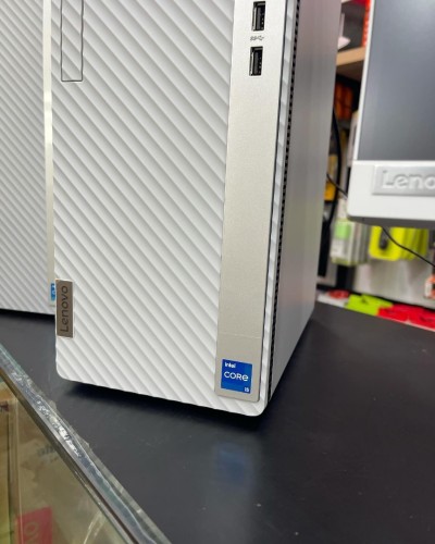 PC LENOVO IDEACENTRE 5 Intel Core i5-12400 18 Mo  8GB DDR4 3200MHz  256GB SSD 21.5