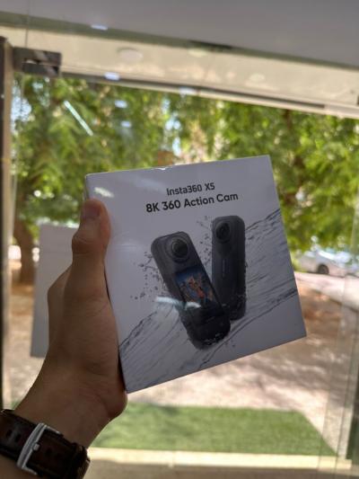 INSTA 360 X5  Caméra de poche 360 8K 72MP timelapses 11K. Étanchéité 15 m