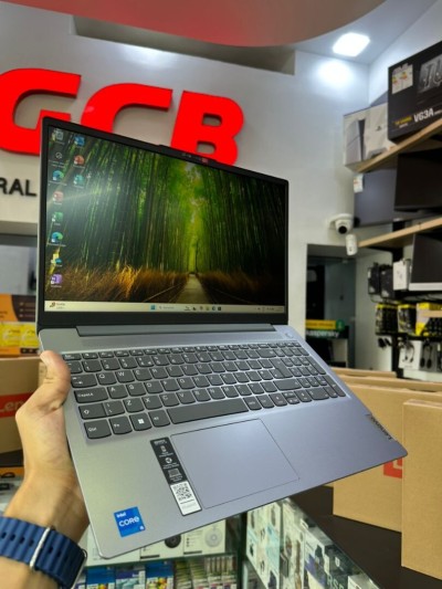 LENOVO IDEAPAD SLIM 3 Intel Core i5-13420H 12 Mo, jusqu,à 4,60 GHz  RAM 8GB DDR5 512GB SSD 15.6 FHD