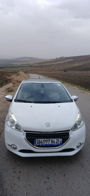 voitures-peugeot-208-2014-allure-salah-bouchaour-skikda-algerie