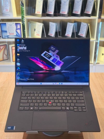 STATION LENOVO THINKPAD P1 GEN-7  ULTRA 9 185H 64G 2T  RTX 3000 ADA 16' 4K TACTIL 