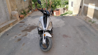 motos-scooters-jonway-150-2012-seddouk-bejaia-algerie