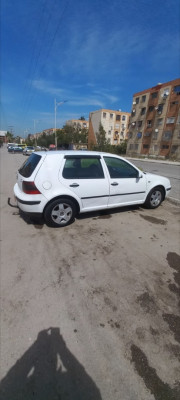 moyenne-berline-volkswagen-golf-4-1999-blida-algerie