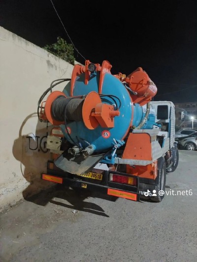Camion hydrocureur vidangeur débouchageur