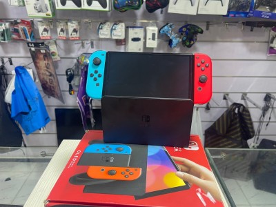 Nintendo Switch OLED Très bon état  Flashée 
