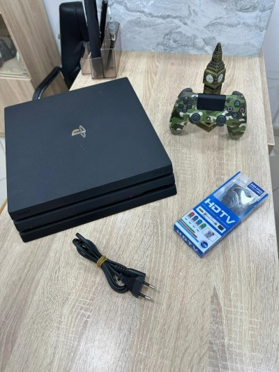  Sony PlayStation 4 Pro v12.50 + 1 Manettes Originales