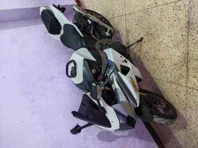 motos-et-scooters-suzuki-moto-2010-oran-algerie