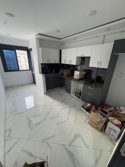 بيع شقة غرفتين وهران وهران