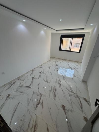 بيع شقة 4 غرف وهران وهران