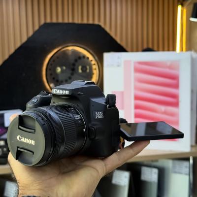 Canon 250d avec 18-55 stm