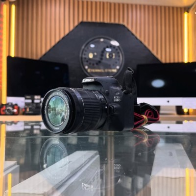 Canon 200D avec 18-55mm STM en excellent état