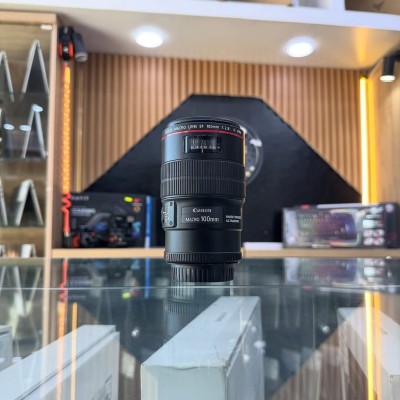 Canon 100mm f/2.8 serie L IS USM en excellent état