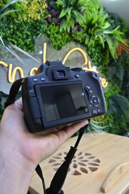 Canon 750d 18-55 IS