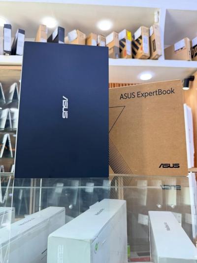 ASUS EXPRETBOOK 15