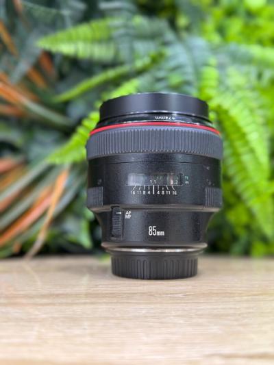 Canon 85mm f/1.2 
