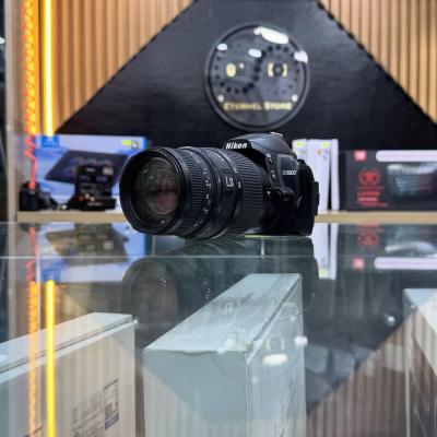 Nikon D3000 avec sigma 70-300mm en excellent état