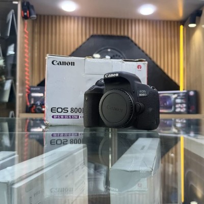 Canon 800D boitier nu en excellent état
