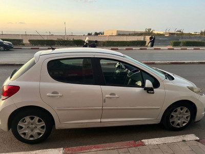 voitures-peugeot-207-2013-blida-algerie