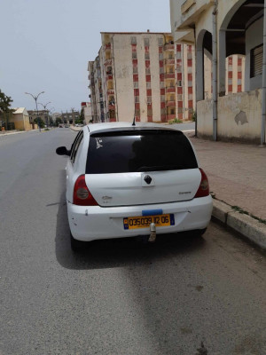 voitures-renault-clio-campus-2012-souk-el-thenine-bejaia-algerie