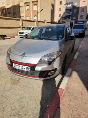 moyenne-berline-renault-megane-3-2014-lakhdaria-bouira-algerie