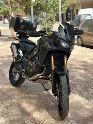 motos-scooters-honda-africa-twin-1000-tiaret-algerie