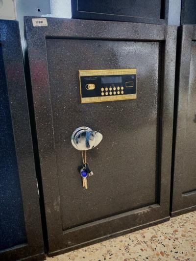 Coffre fort 80cm avec sérrure + digital