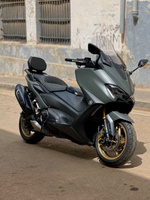 motos-et-scooters-tmax-560-2022-algerie