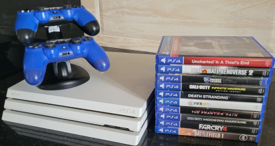 PS4 Pro 1To + 2 manettes d'origine + CD RED DEAD 2 - Blida Algérie