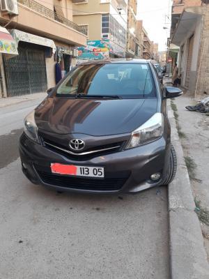 سيارة-صغيرة-toyota-yaris-2013-باتنة-الجزائر