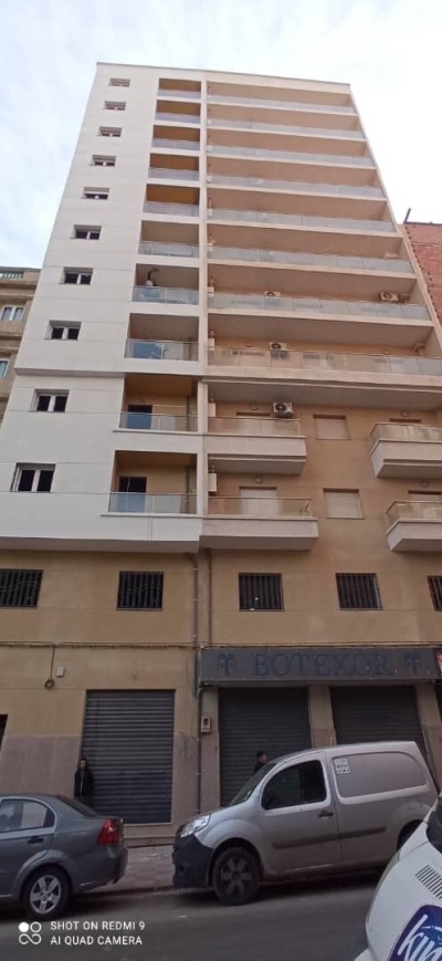 بيع شقة غرفتين وهران وهران