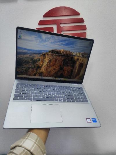 DELL INSPIRON CORE 7 150u ram 16gb nvme 1tb intel graphics 