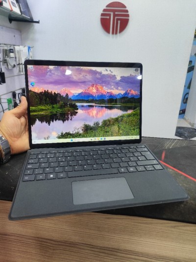 Surface pro 9 3k i5 12em 16gb nvme 256 intel iris xe 
