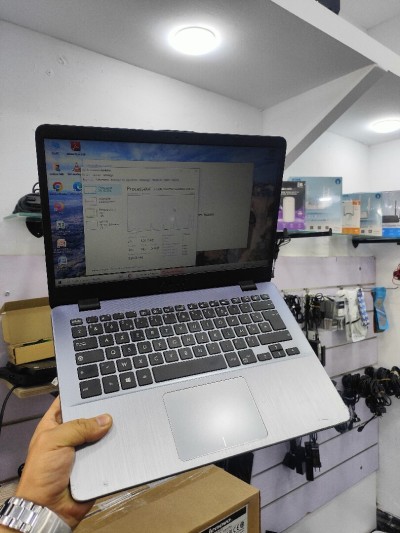 Asus x405u i3 6em 4gb HDD 500