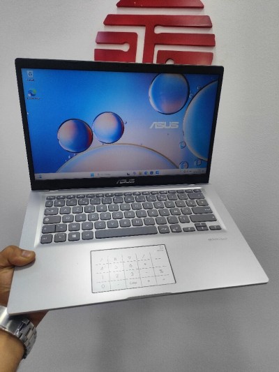 ASUS i5 10em 8gb ssd256 intel UHD 